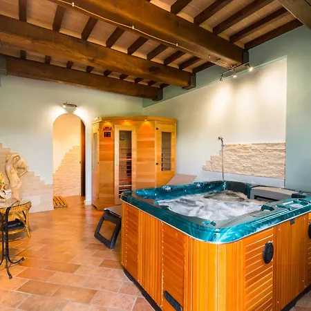 Flat With Bubble Bath Holiday home *